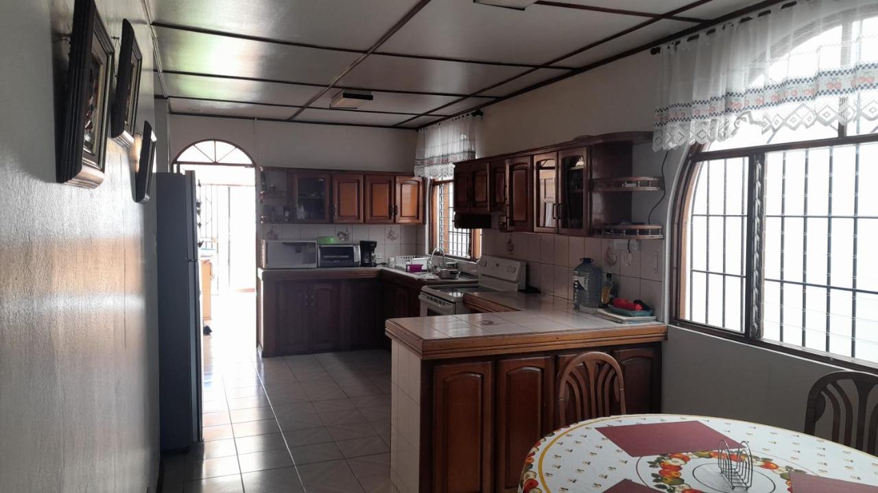 Mario Y Jeannette Apartment Alajuela ภายนอก รูปภาพ